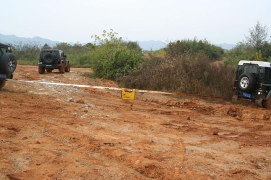 车坏了千万别乱拖,车坏在路上怎么拖车最划算