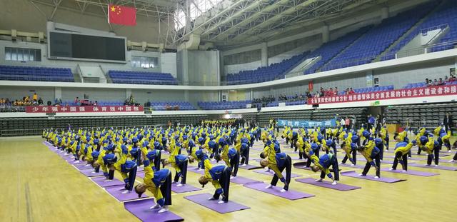 学校运动会解说词,学校体育运动会开幕式总结