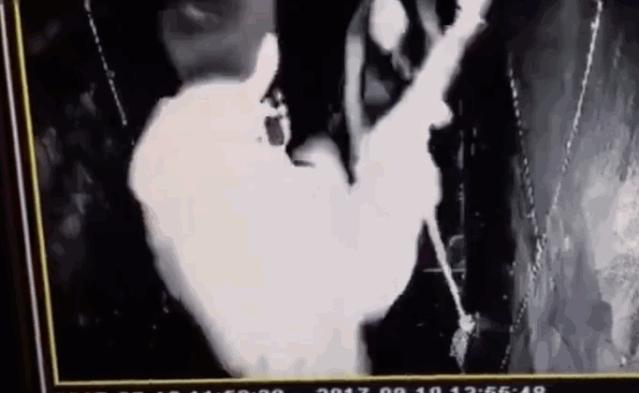 去鬼屋都被吓晕了,去鬼屋玩把工作人员给吓到