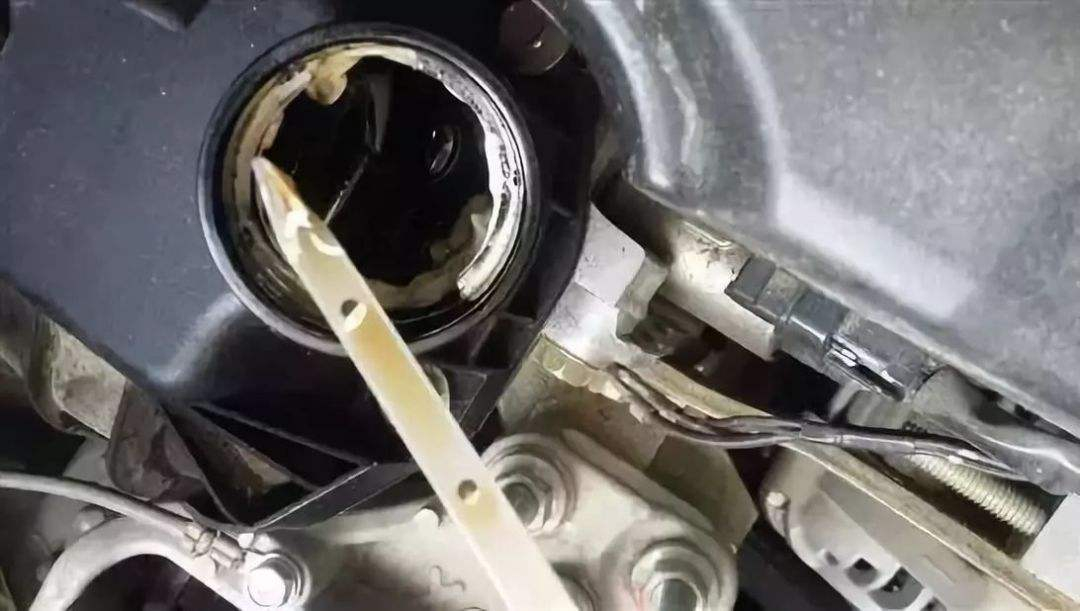 机油为什么会突然升高,机油液面升高是什么原因