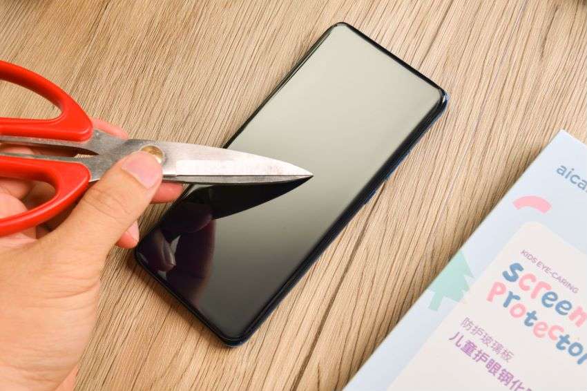 真香警告可靠吗,蓝光钢化膜是智商税吗