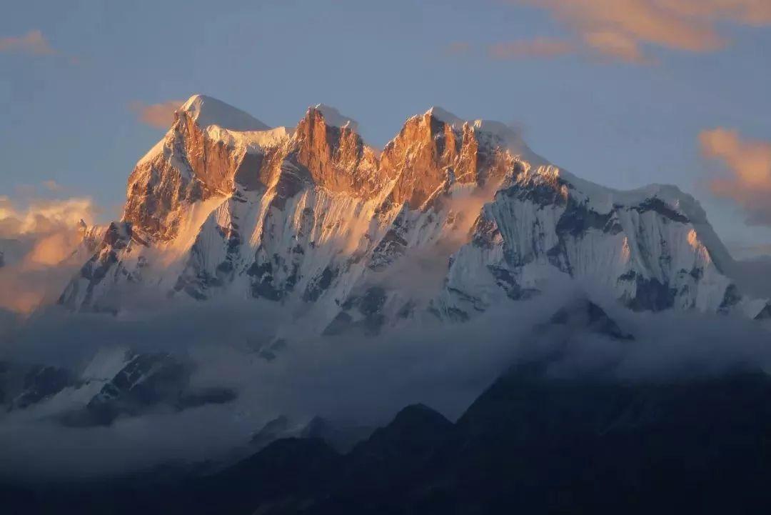 高海拔暴风雪,暴风雪徒步攀爬珠穆朗玛峰