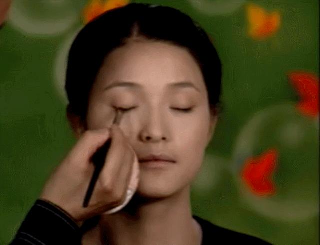 中国彩妆刷爆ins！背后“神仙”藏不住了！我：寄头可以包邮吗？