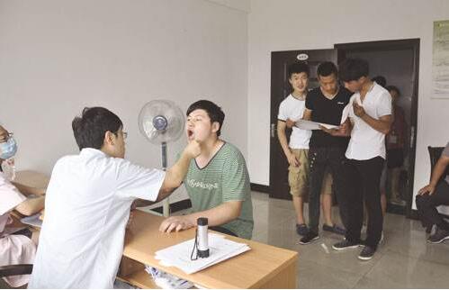 乙肝大三阳可以办理餐饮健康证吗,乙肝大三阳办健康证如何可以通过