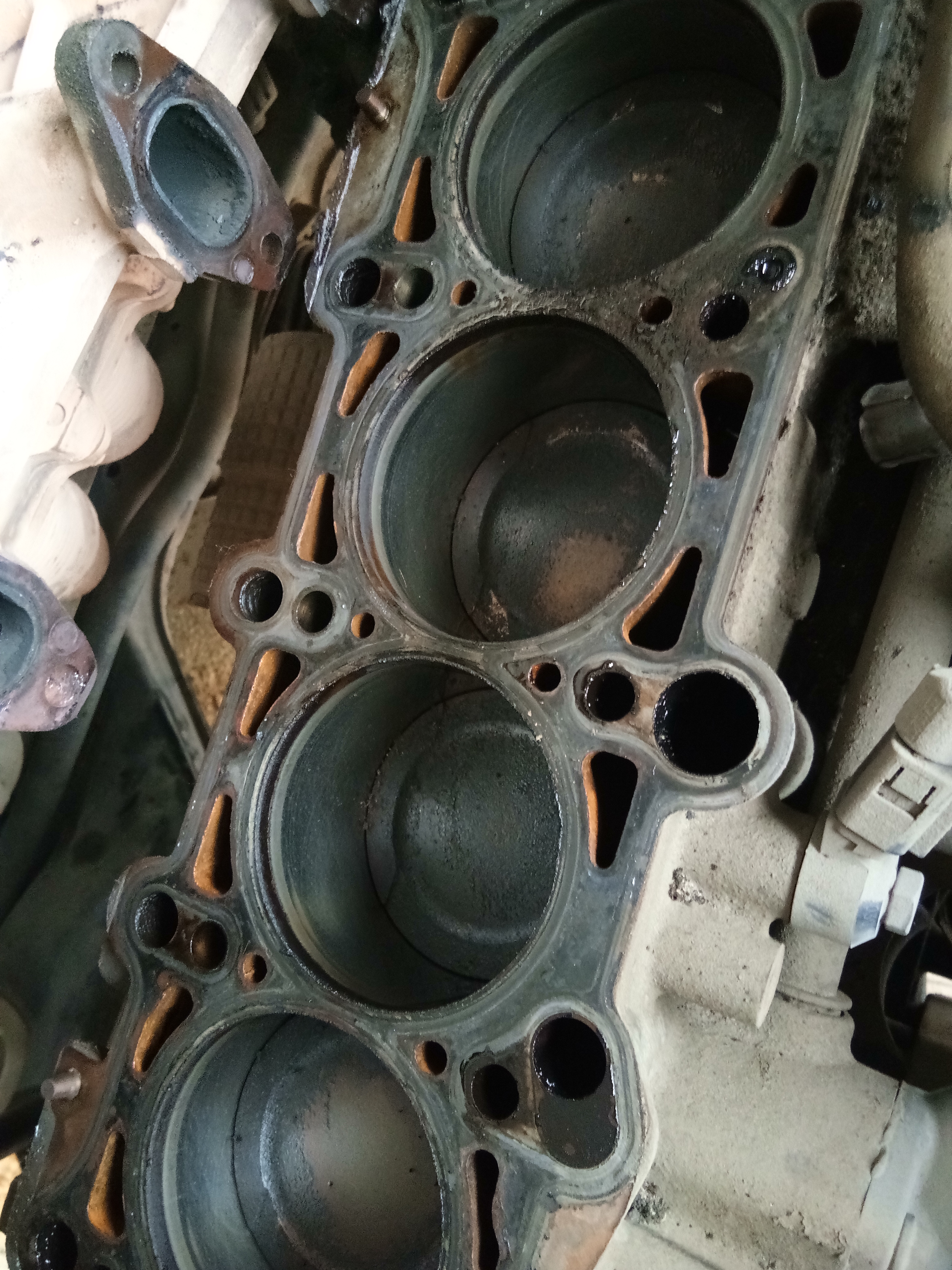 冷车启动嗒嗒响热车响声变小,冷车启动发动机声音很响怎么回事