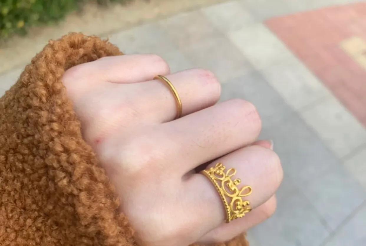 周生生与周大福黄金颜色不一样,周生生最好看的一款黄金手镯