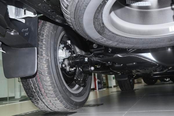 18款国产3.5普拉多越野测试,普拉多非承载式车身高速越野