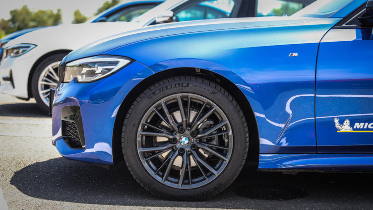 宝马轻量化做得最好的一款车,21款全新宝马3系测试