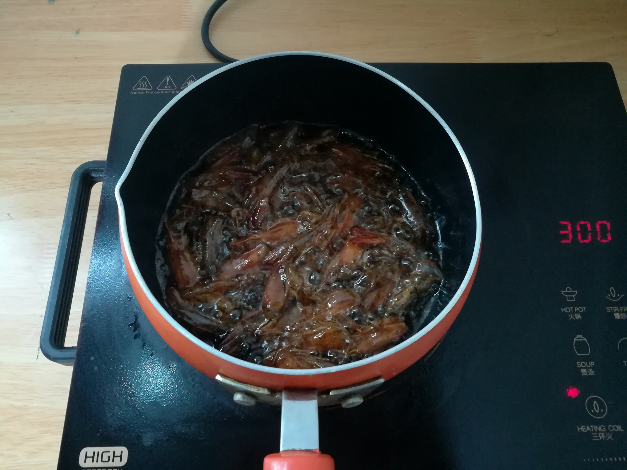 虾头里面的东西到底是膏还是粑粑,虾头里的是虾脑还是虾屎