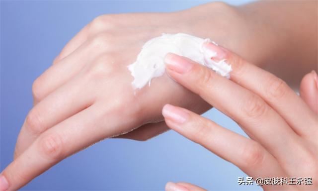 脖子上的小肉粒丝状疣怎么传染,脖子上长的小疙瘩是病毒性扁平疣