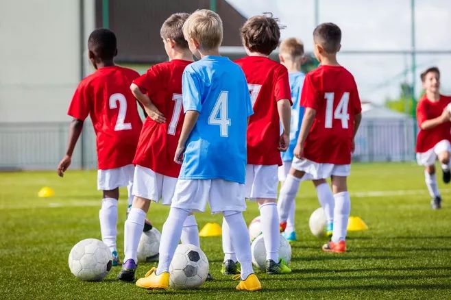 足球教练和指导的区别,足球教练是怎么教学员的