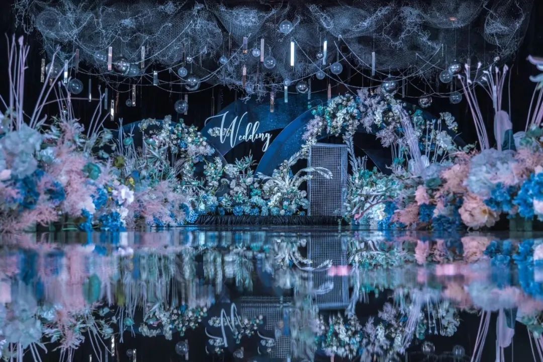 这场静谧梦幻的蓝色星空婚礼,一场神秘浪漫的星空婚礼