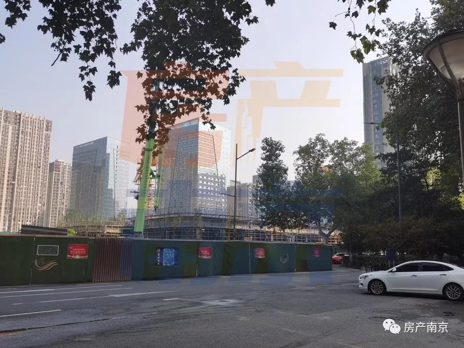 商务区无商务、300米地标成停车场！鼓楼滨江，我还要等你多久？