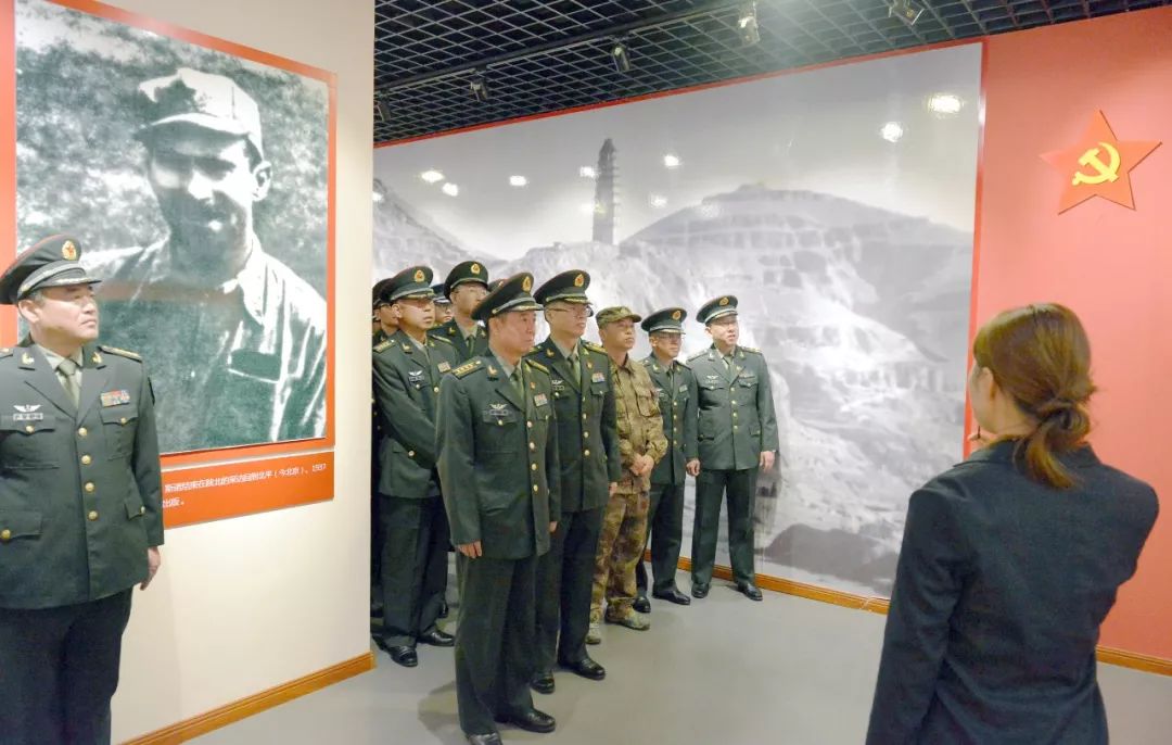 跟32127部队*党**员干部一起，到大连档案馆感悟“信仰的力量”！