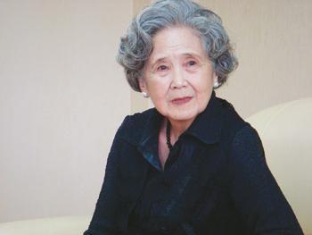 她曾是央视名嘴,她曾是央视主播42岁结婚