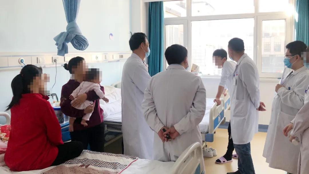 你俯身弯腰的样子，真帅！记沈阳长峰中医院一次大查房