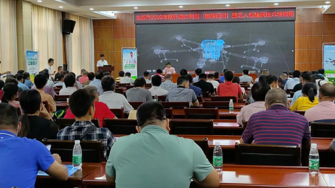 广西无人机培训中专班,广西科技商贸高级技工学校无人机