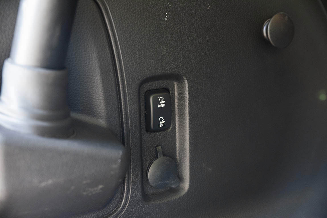 试驾福特新款福克斯视频,试驾老款福特福克斯两厢