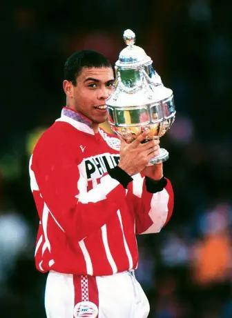 外星人得过几次世界杯冠军,20岁大罗获足球先生