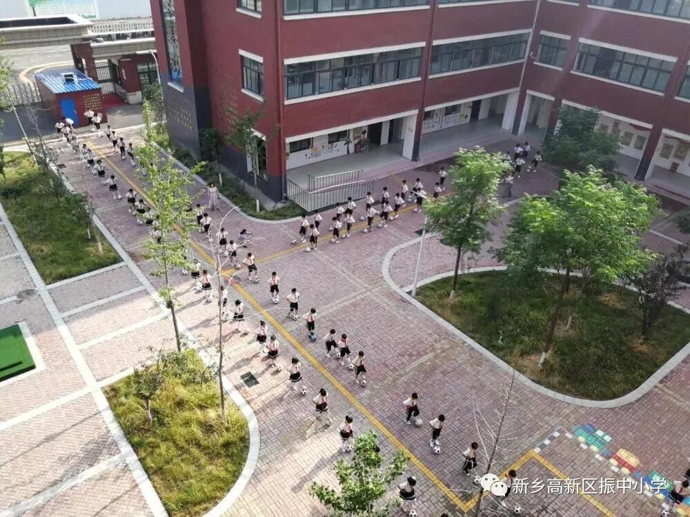 小学校园足球比赛精彩瞬间七人制,新区第五届中小学校园足球比赛