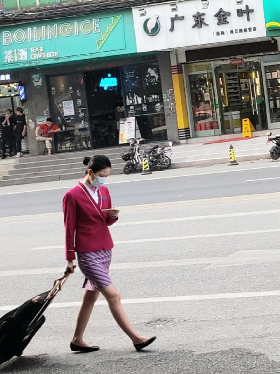 空乘真实生活状态,空乘一个人的真实生活