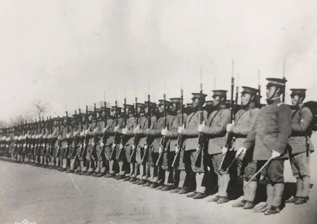 师参谋长和副师长谁更厉害,军队师长和旅长的关系是上下级吗