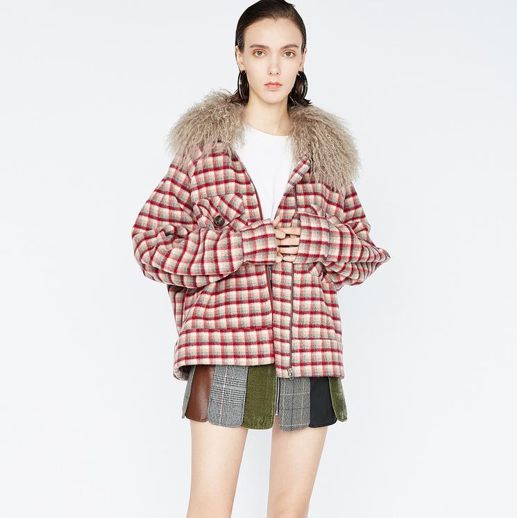 拥有纤细腿型，上宽下窄突出优势