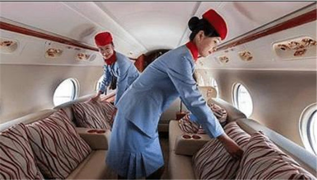 男子25万买无限次飞机票,男子花25万买终身机票