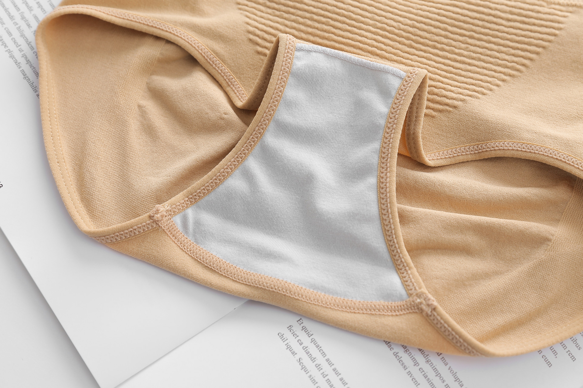 怎样预防牛仔裤变黄,牛仔裤穿久了泛黄怎么处理