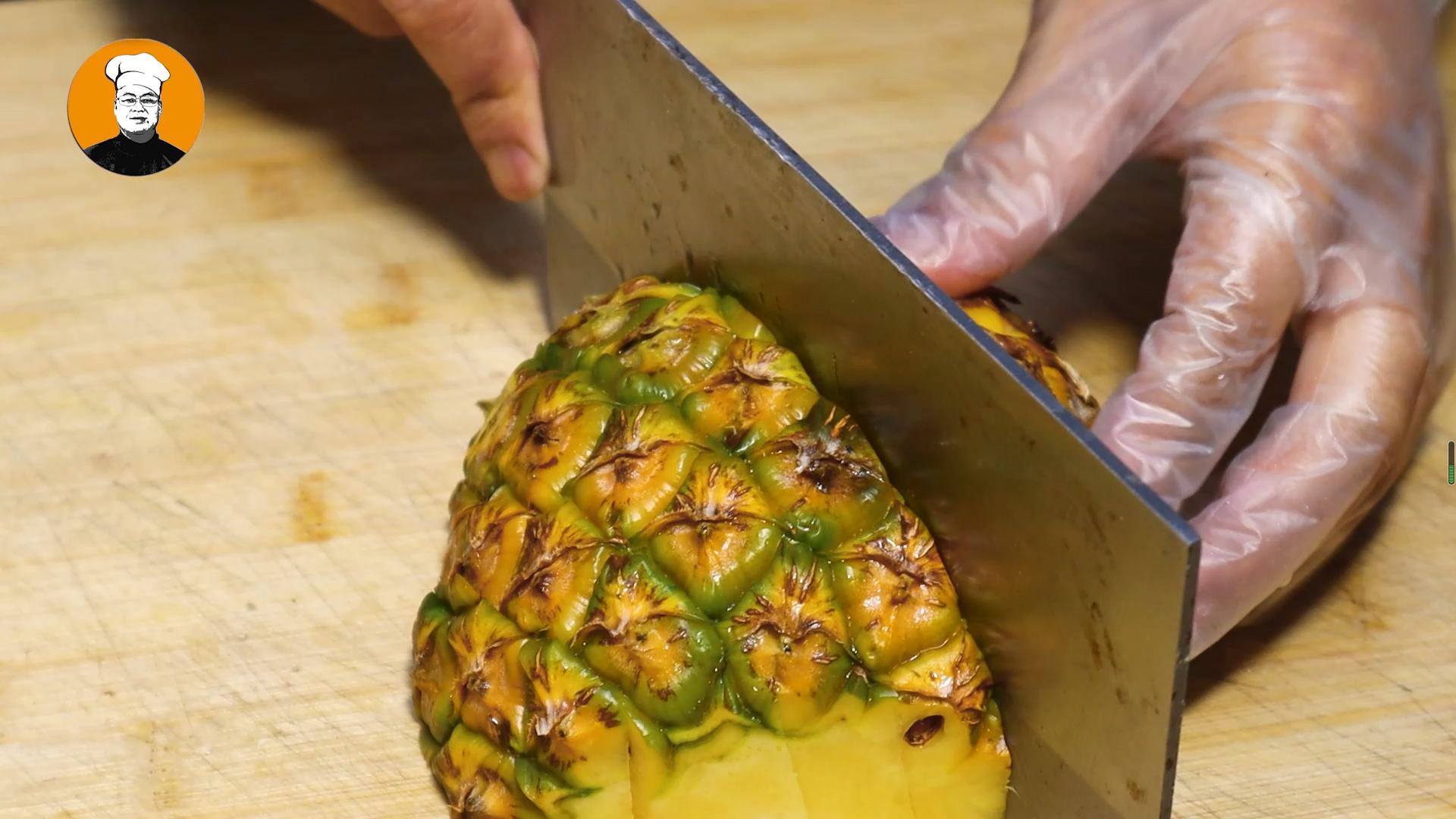 挑选菠萝什么样的又甜又好吃,菠萝好不好吃看这个位置就知道了