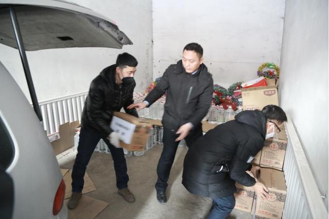 爱心捐赠暖人心助力防汛献真情,真情献爱心同心战疫情