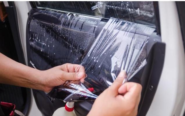 科普贴车玻璃贴的膜起泡了怎么办,车玻璃膜起泡用吹风机可以除去吗