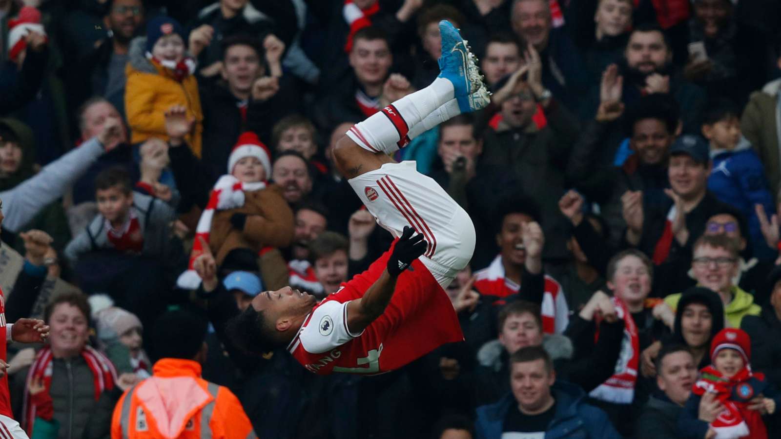 亨利接班人！奥巴梅扬不想要14号，床上练习经典动作