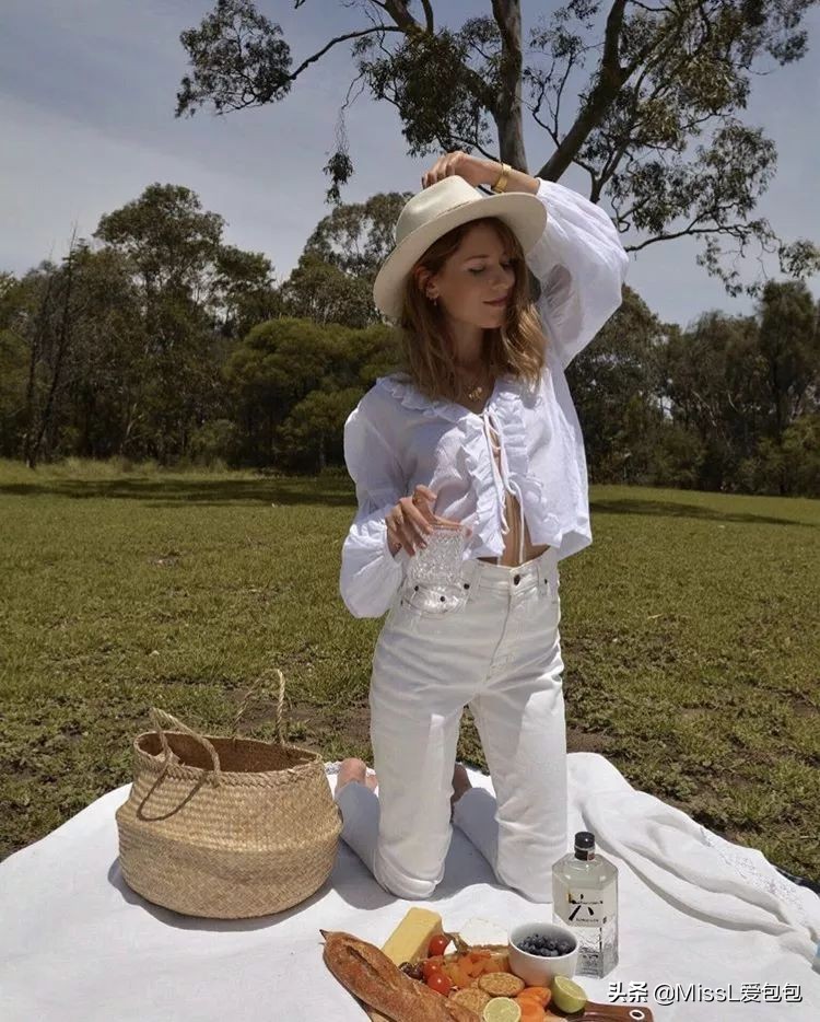 有哪些手袋既经典又时髦呢,时髦氛围感的必备单品迷你手袋