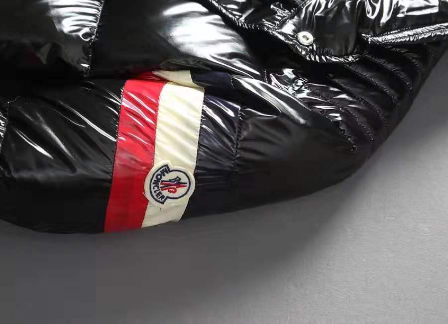 蒙口羽绒服波尔多红复刻,蒙口羽绒服高仿和正品有区别吗