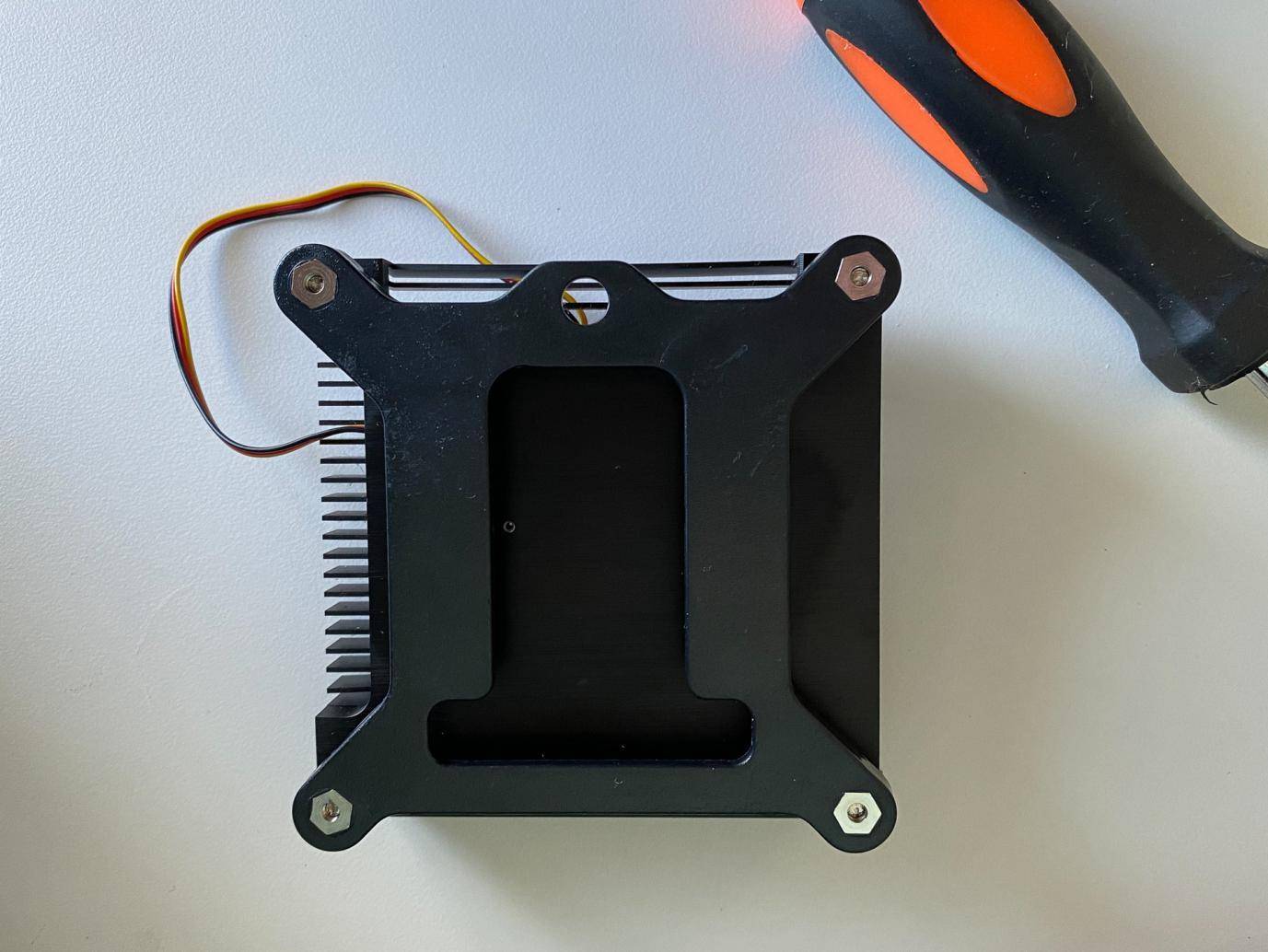 cpu安装在主板上还能拿下来吗,电脑换了主板和cpu需要重装系统吗