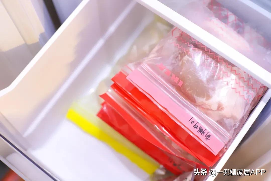 被冰箱PUA的年轻人：“妈！救救我吧！”