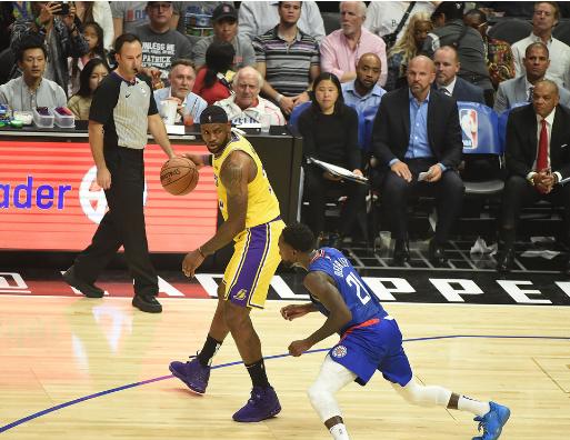 我欠湖人球迷很多，詹姆斯为球队做出牺牲，他还收到了一个好消息