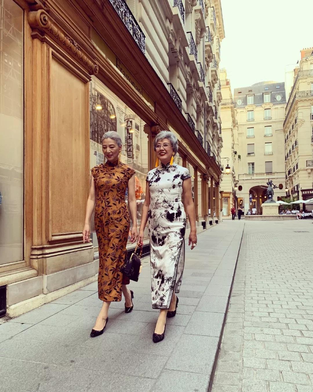 奶奶穿旗袍惊艳了整条街,奶奶穿旗袍惊艳外国人