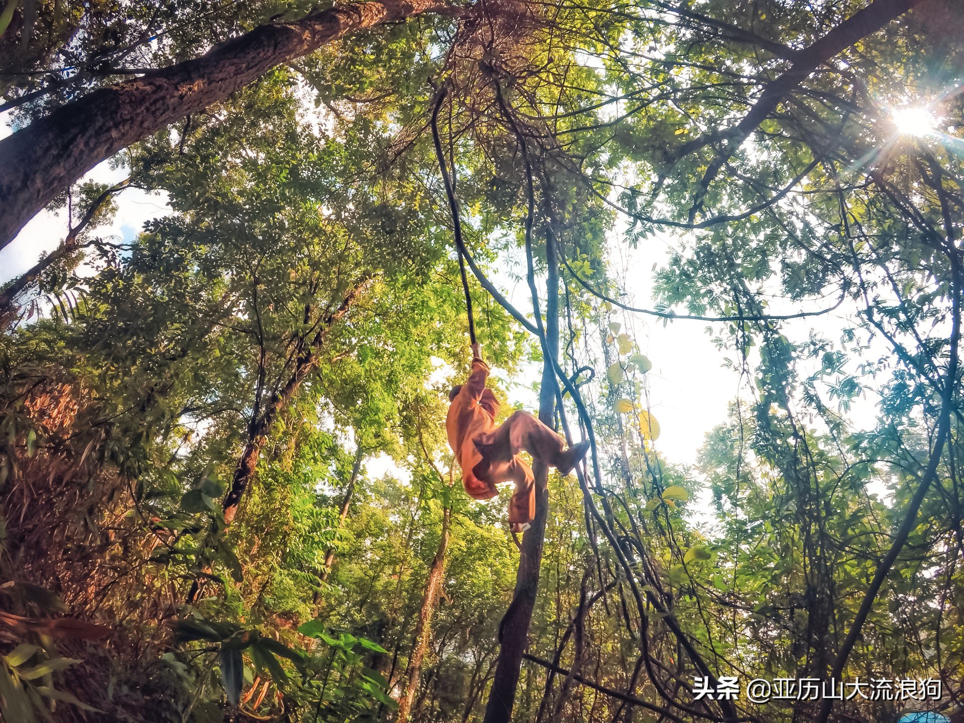 中缅边境的佛寺,旅途中遇到藏区僧人