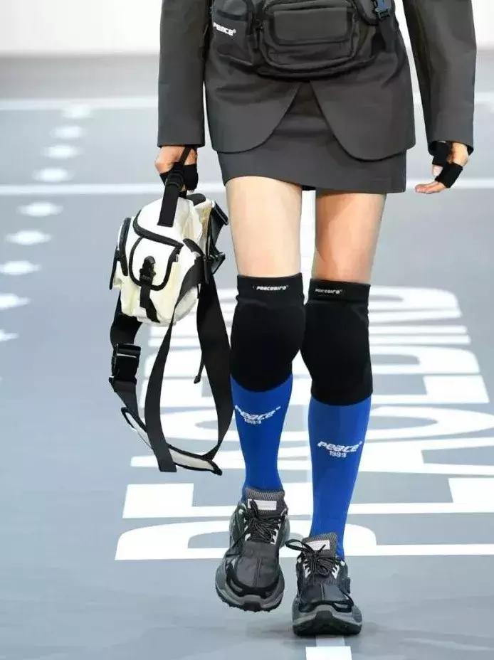 表面上的风生水起,太平鸟实体店业绩