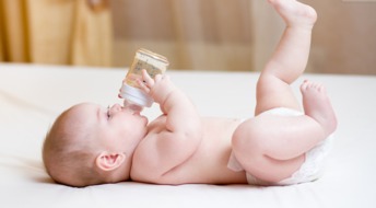 一岁多的孩子不肯喝水怎么办,一岁孩子不爱喝水怎么办小妙招