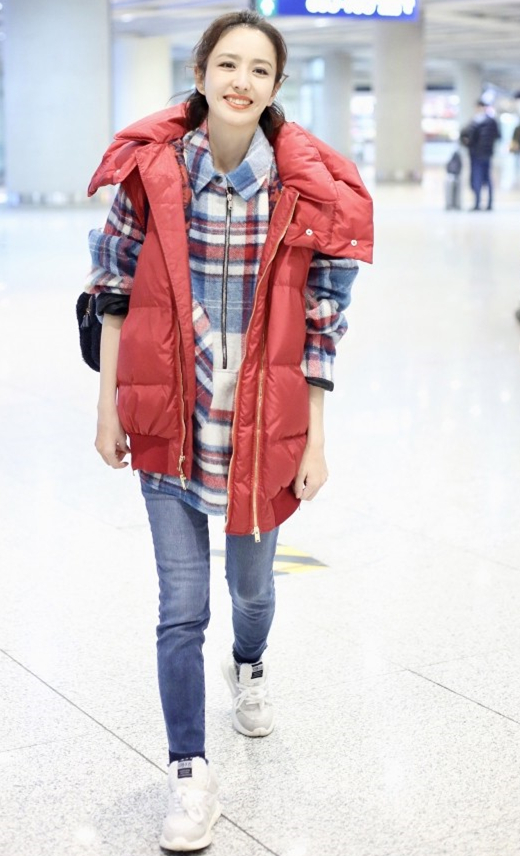 轻巧羽绒背心舒适穿出小蛮腰,时尚羽绒背心保暖又轻巧的好搭配