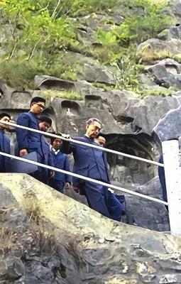 周总理在洛阳反复看了它半天，终因凑不足500元而依依不舍地离去