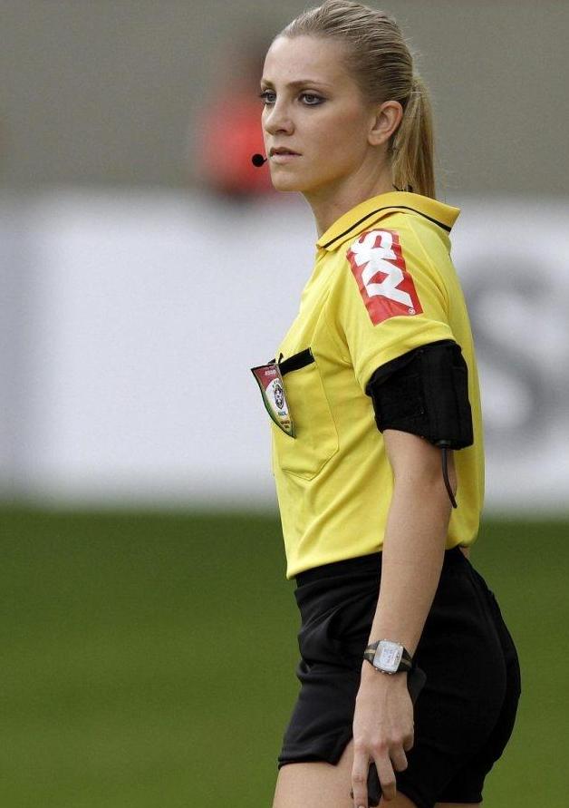 亚洲足球最美的女裁判,最漂亮的足球女裁判