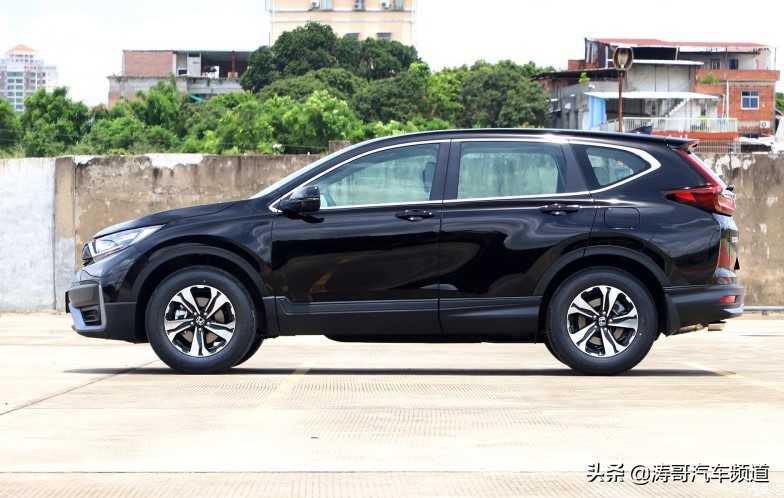 crv和荣放rav4越野比赛,丰田rav4荣放与本田crv哪个更省油