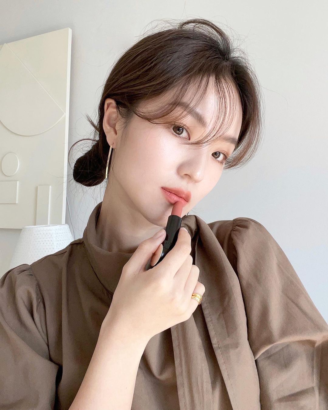 手把手教你新手化妆的正确步骤,新手化妆的正确使用方法和步骤