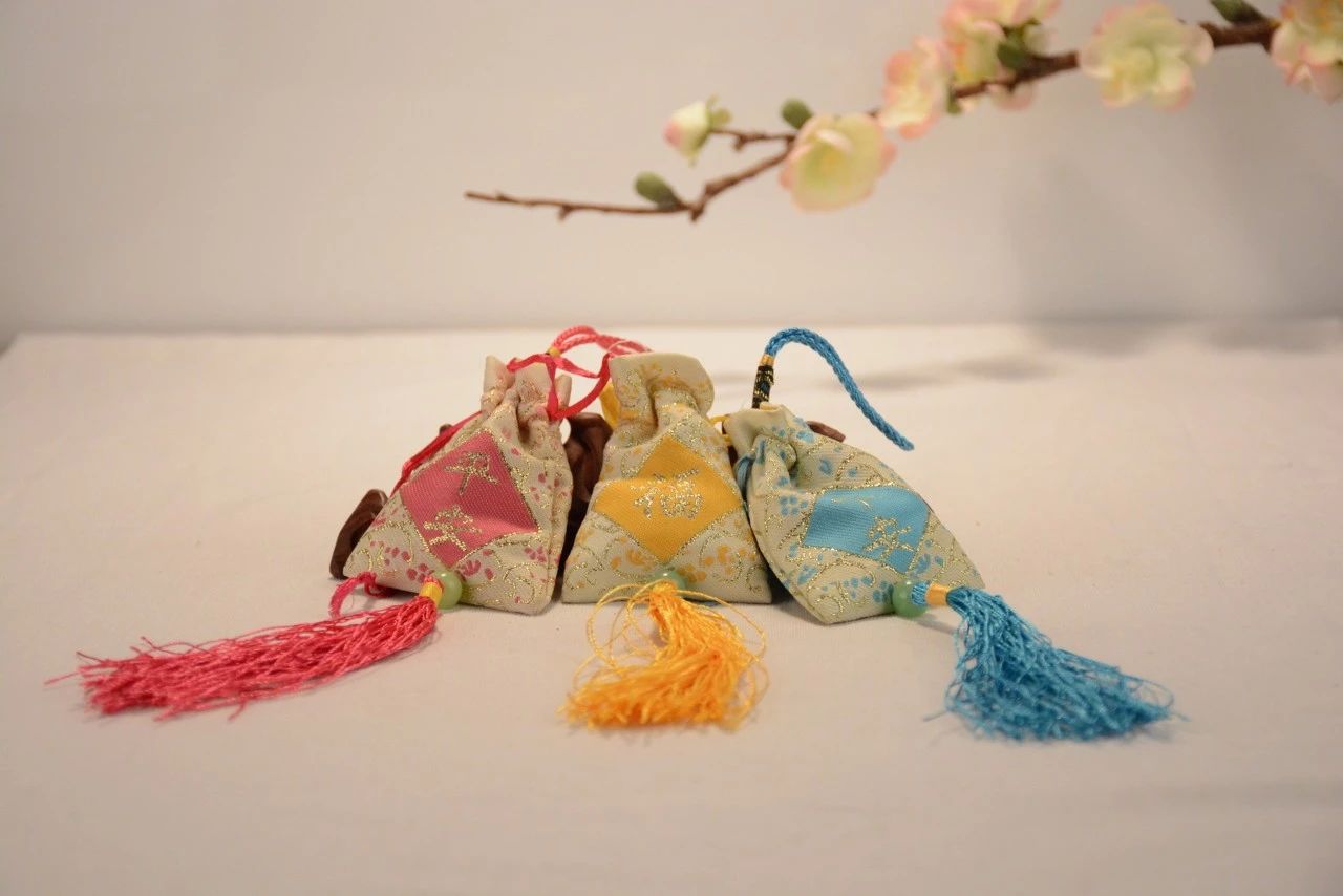 腹有诗书气自华精选200个千古名句,腹有诗书气自华200句值得背诵