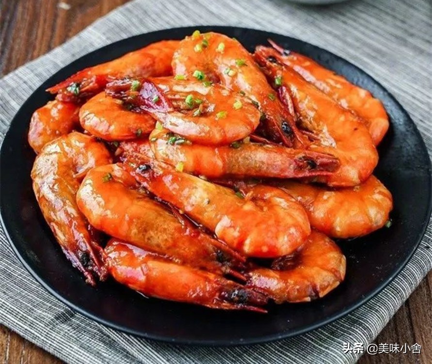 油焖大虾的家常做法最正宗的做法,油焖大虾香酥鲜嫩大人小孩都爱吃