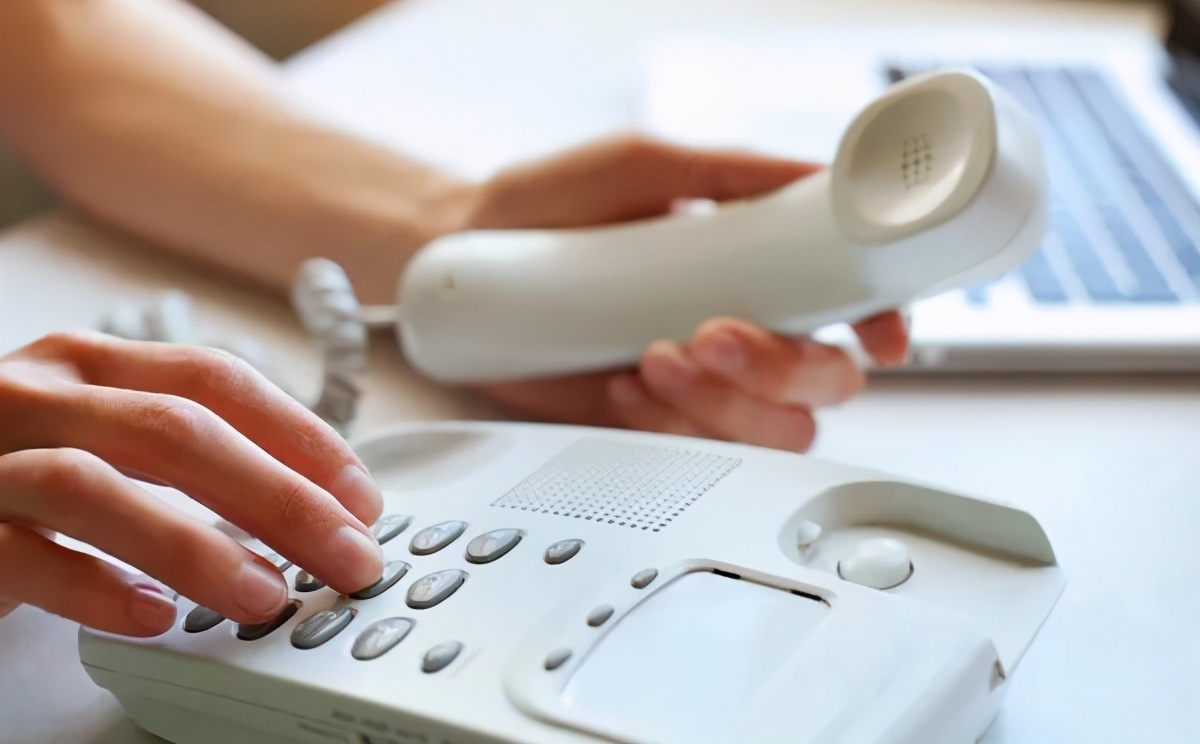 同样表示“重新”，「新たに」和「改めて」的区别是什么？